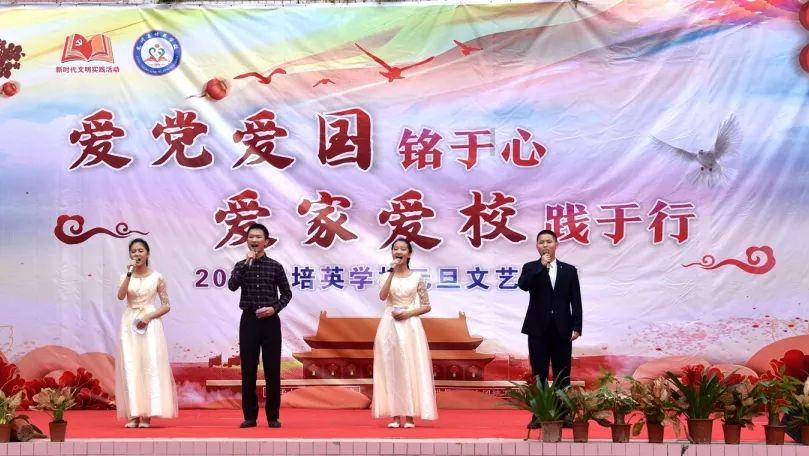 金婷婷深情演唱《故事就是故事》，满屏的童年回忆游戏画面